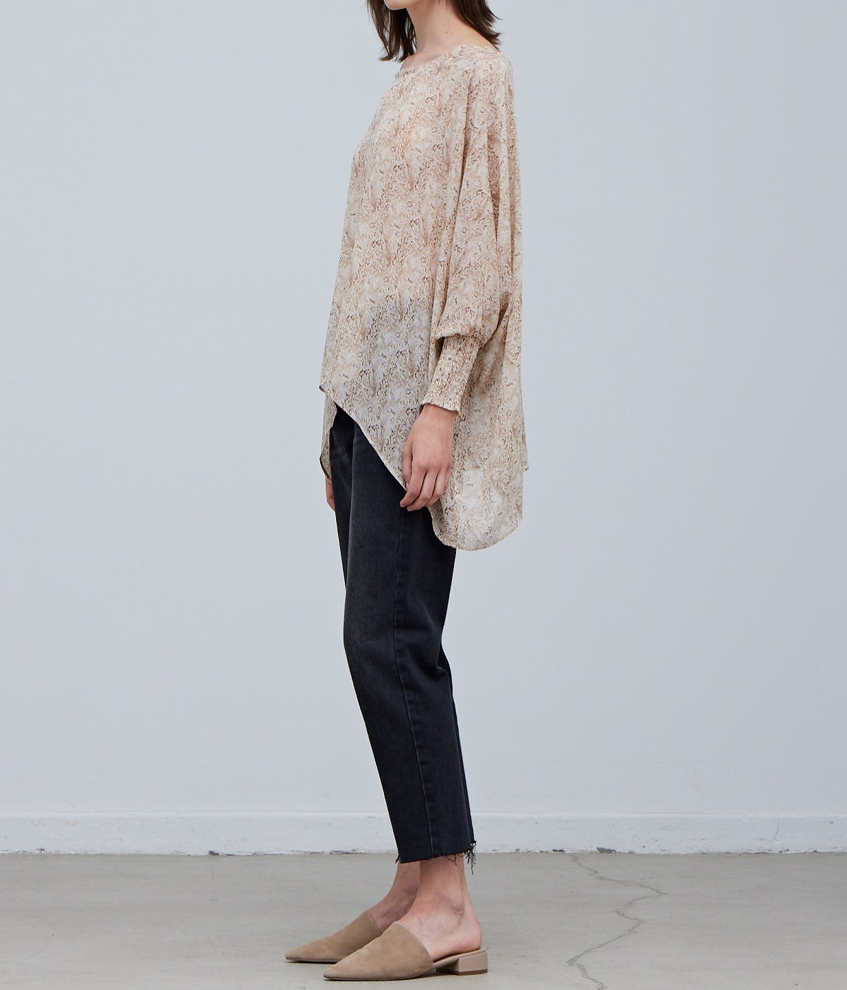 SMOCKED SLEEVE BLOUSE