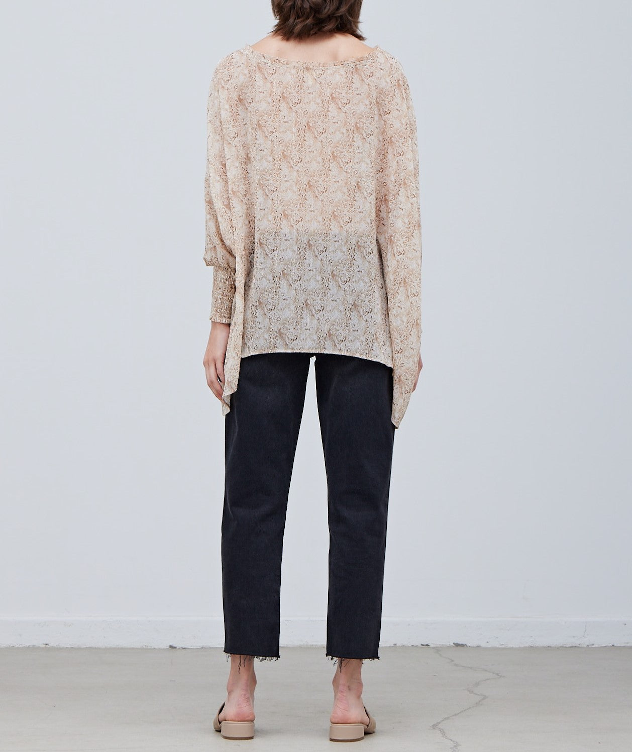 SMOCKED SLEEVE BLOUSE