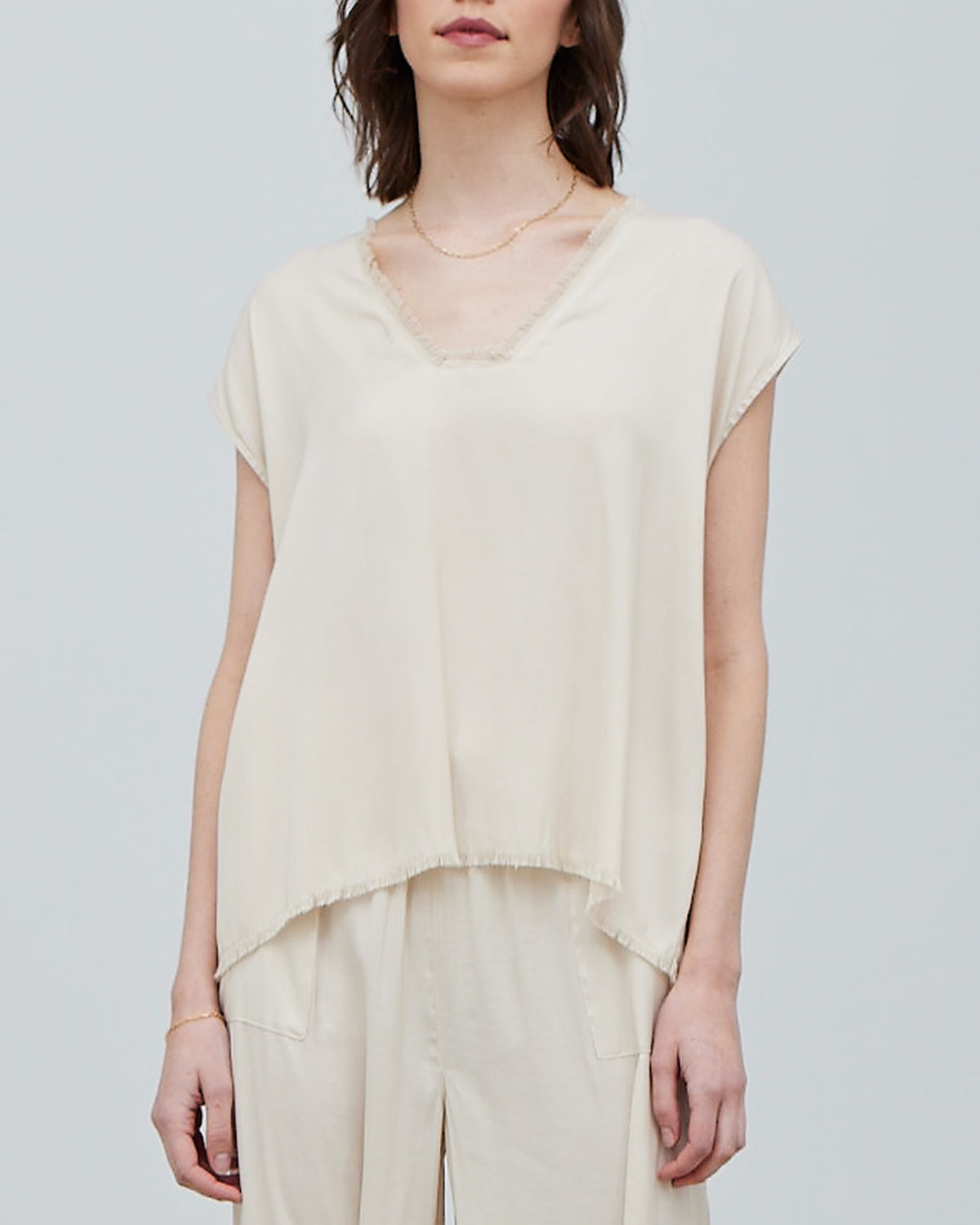 SQUARED NECK SHELL BLOUSE