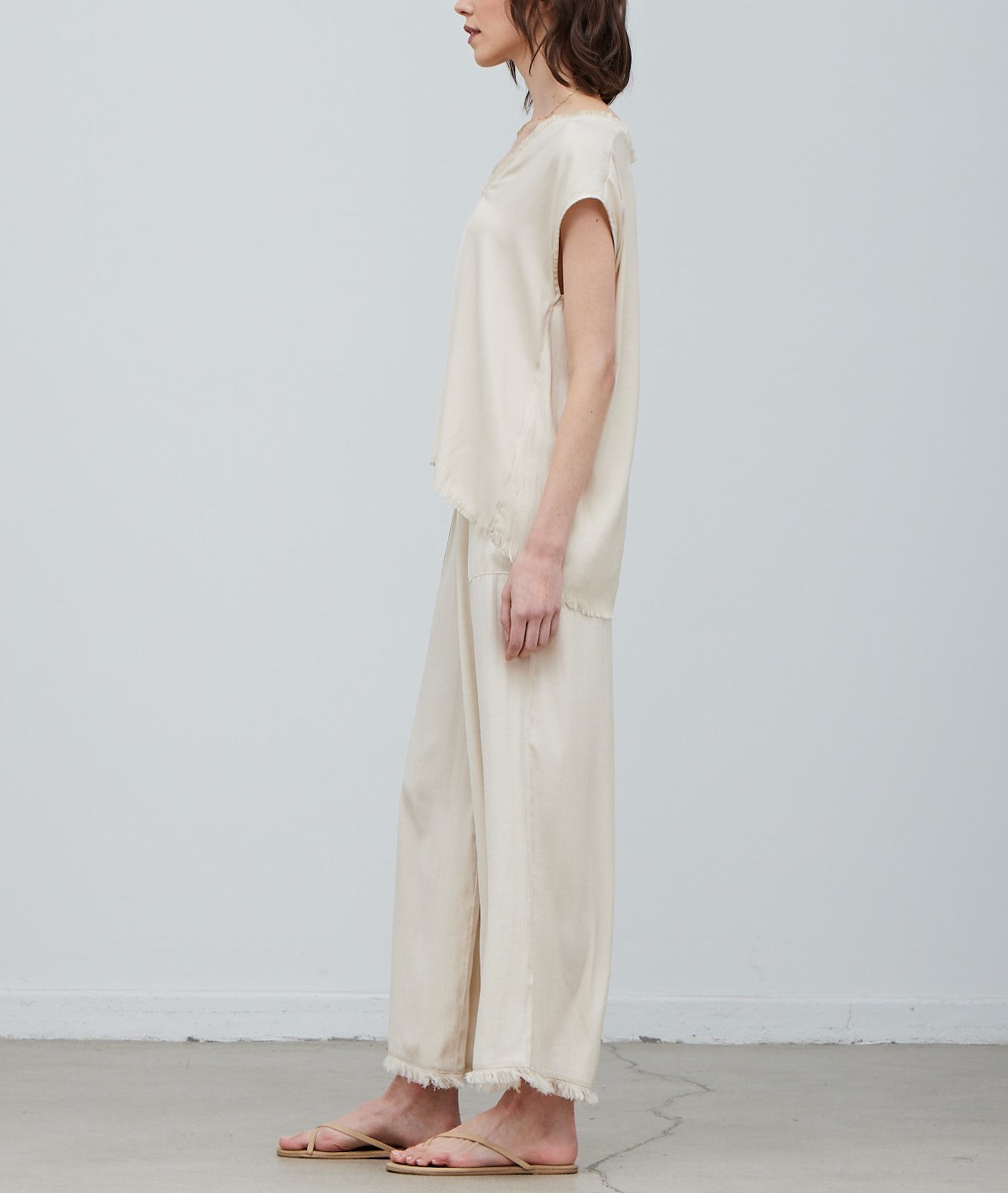 SQUARED NECK SHELL BLOUSE