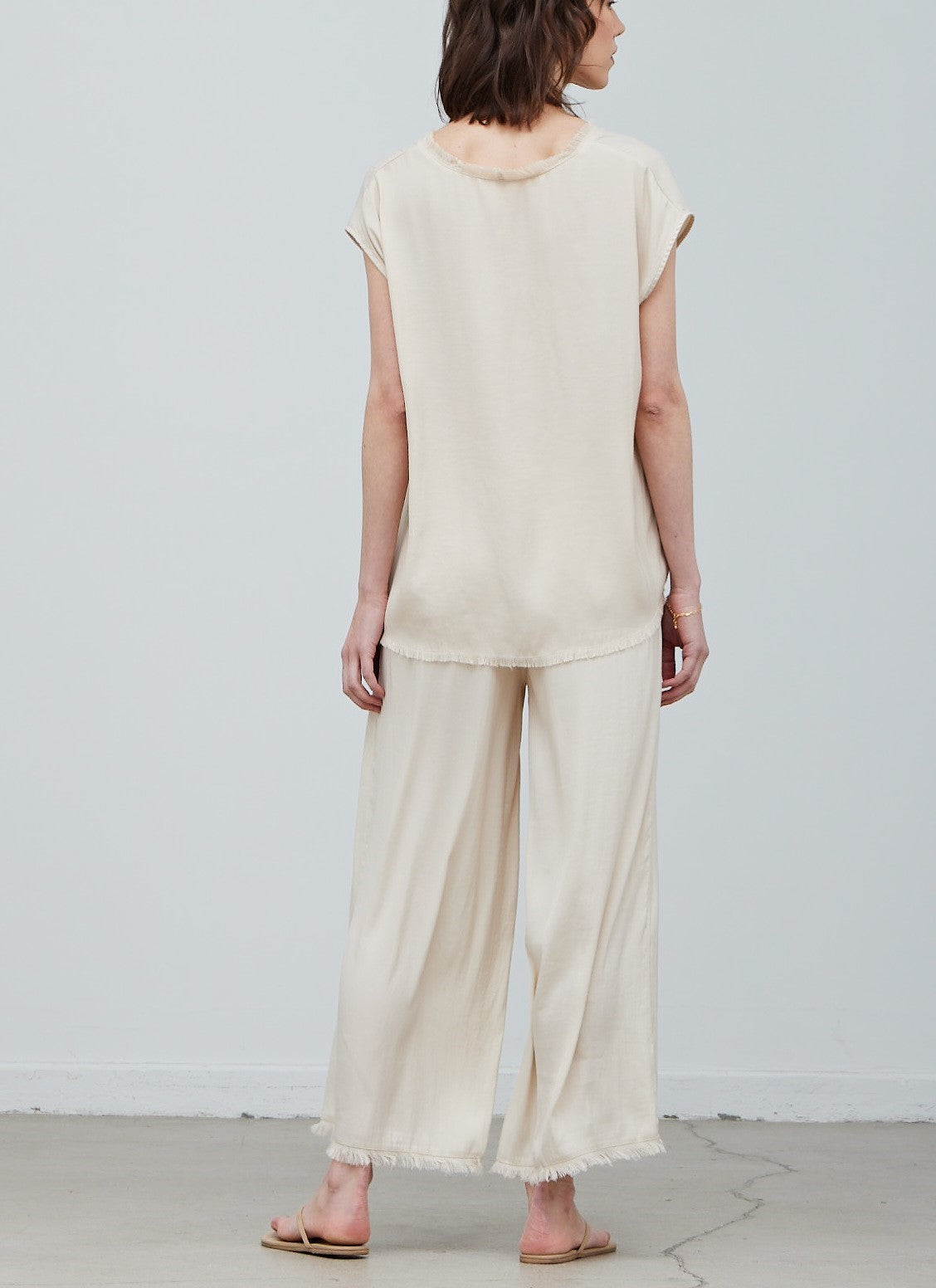 SQUARED NECK SHELL BLOUSE