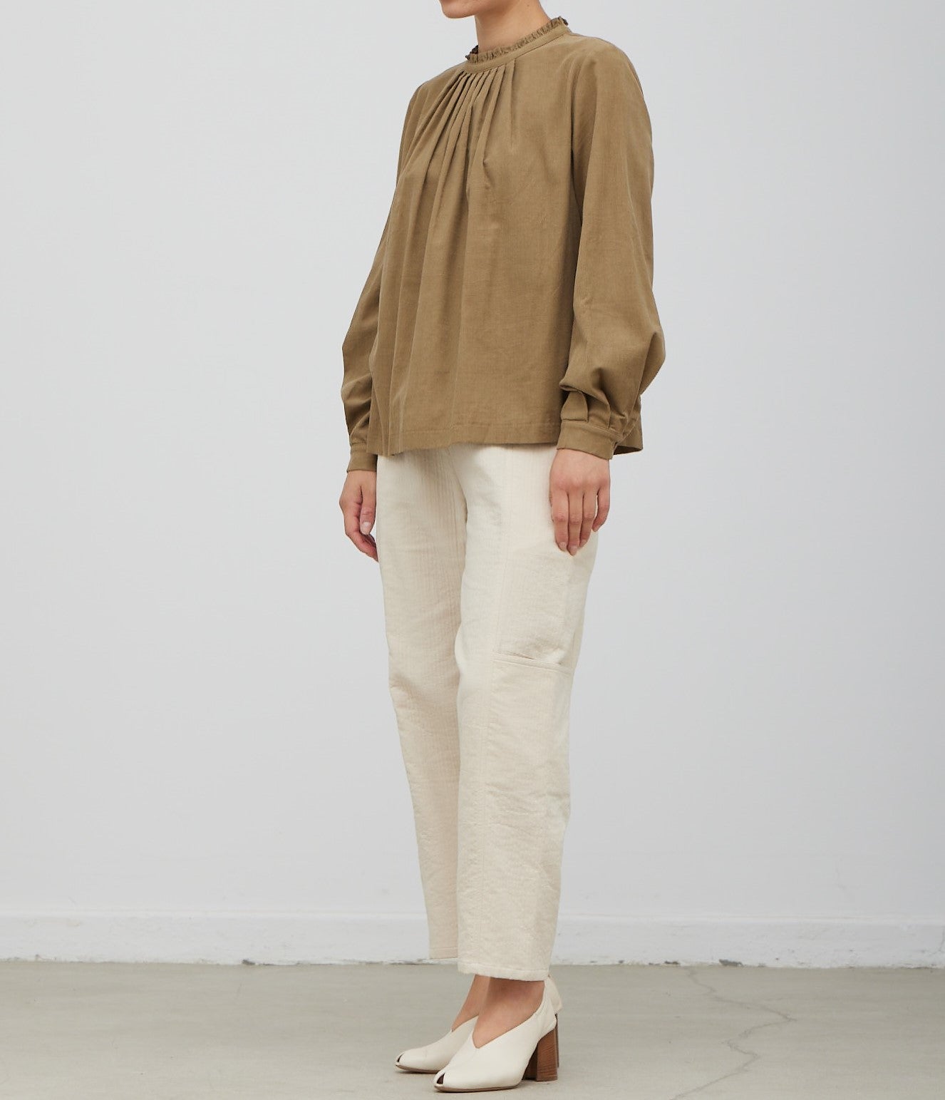 PLEATED DETAIL CORUROY BLOUSE