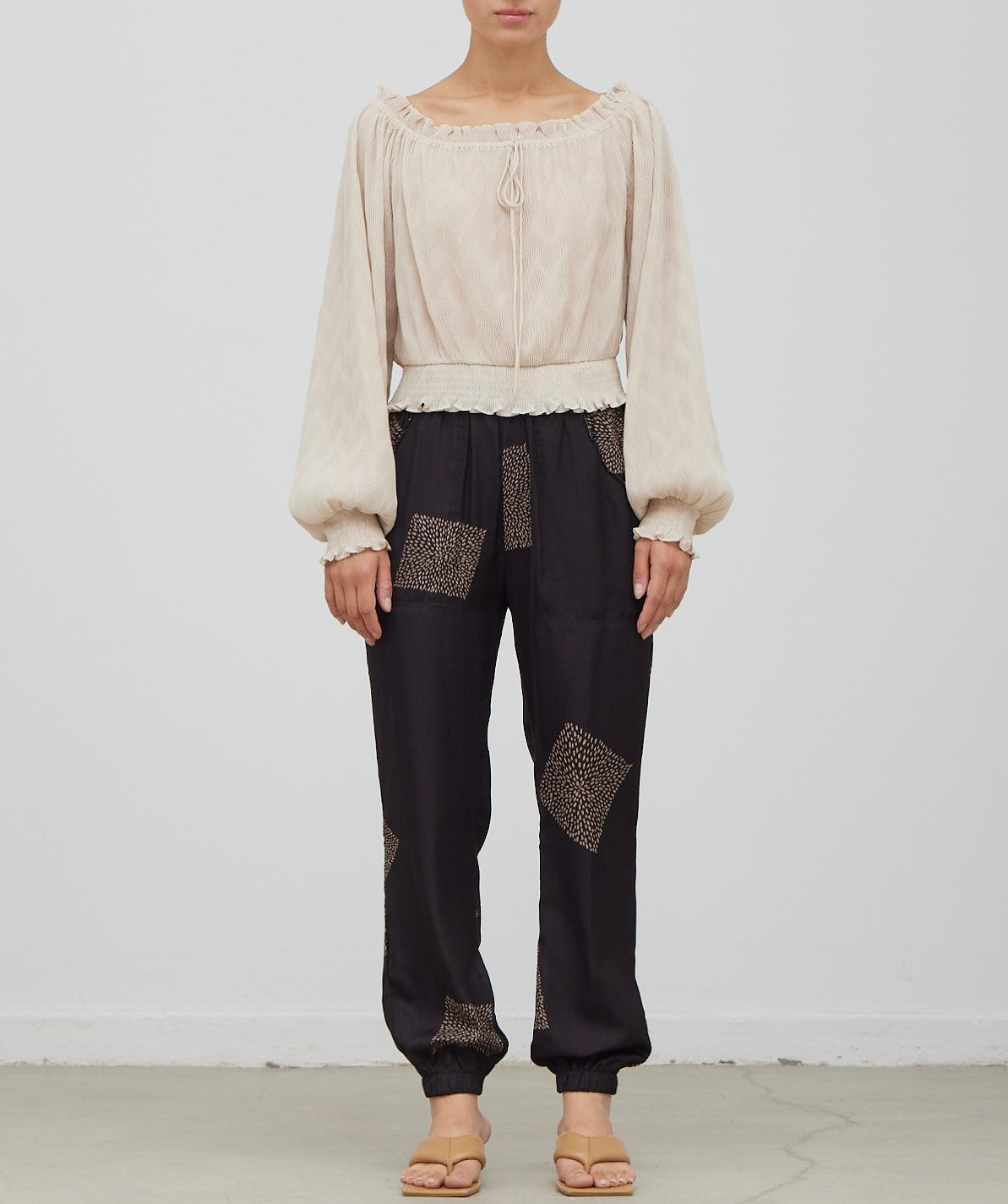 OFF THE SHOULDER TEXTURED TOP
