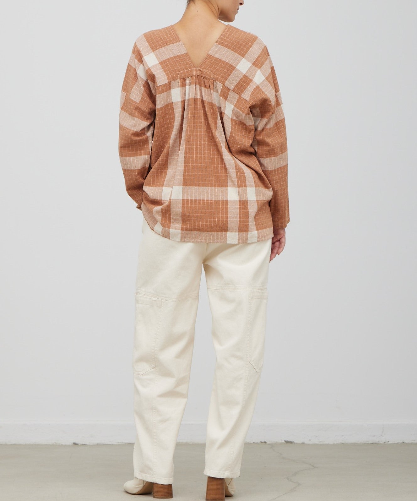 PLAID V-NECK COTTON BLOUSE
