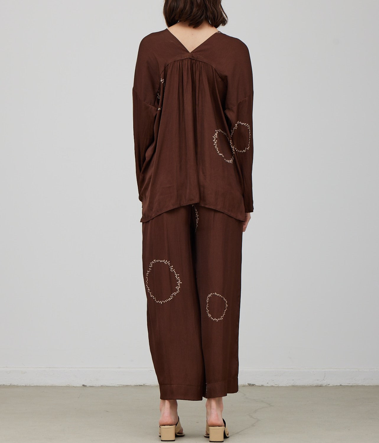 DOTTED CIRCLE SATIN V-NECK BLOUSE