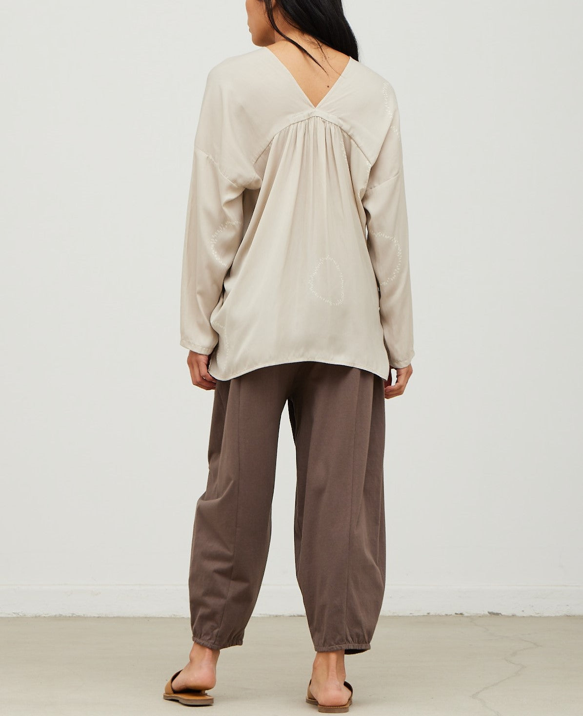 DOTTED CIRCLE SATIN V-NECK BLOUSE