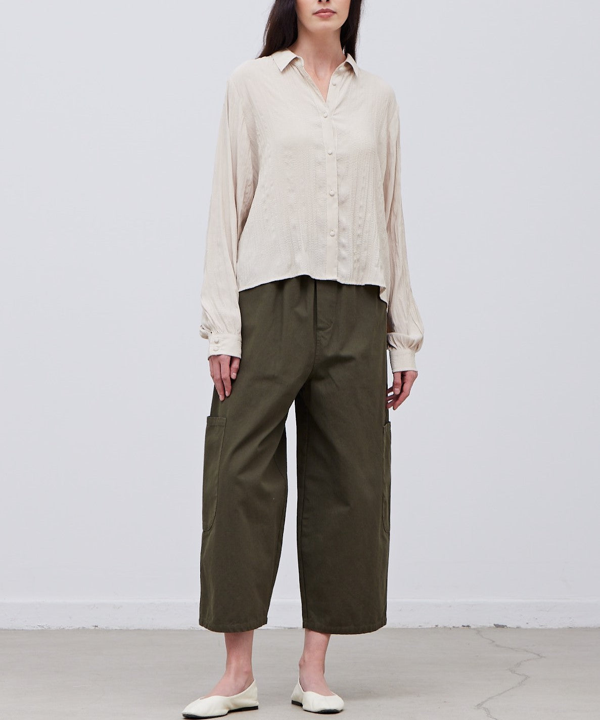 CRINKLE SATIN CROPPED SHIRT
