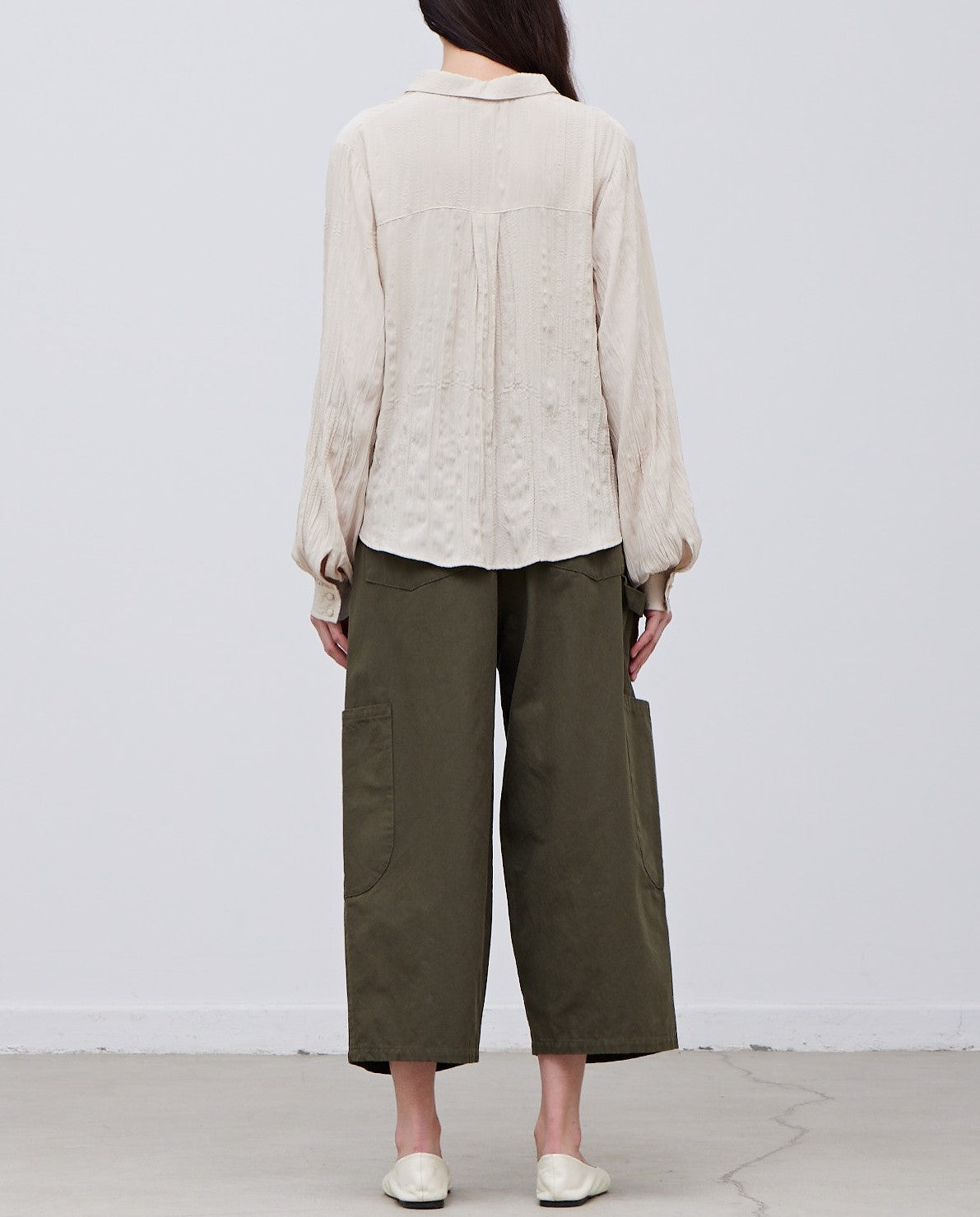 CRINKLE SATIN CROPPED SHIRT