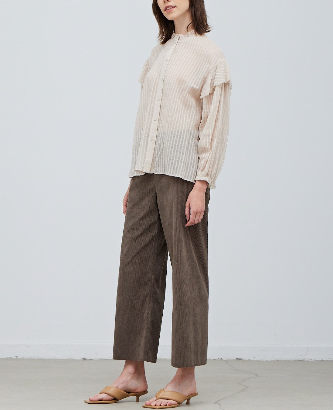 COTTON TEXTURE RUFFLED BLOUSE