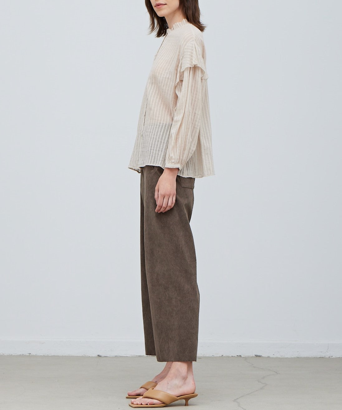 COTTON TEXTURE RUFFLED BLOUSE