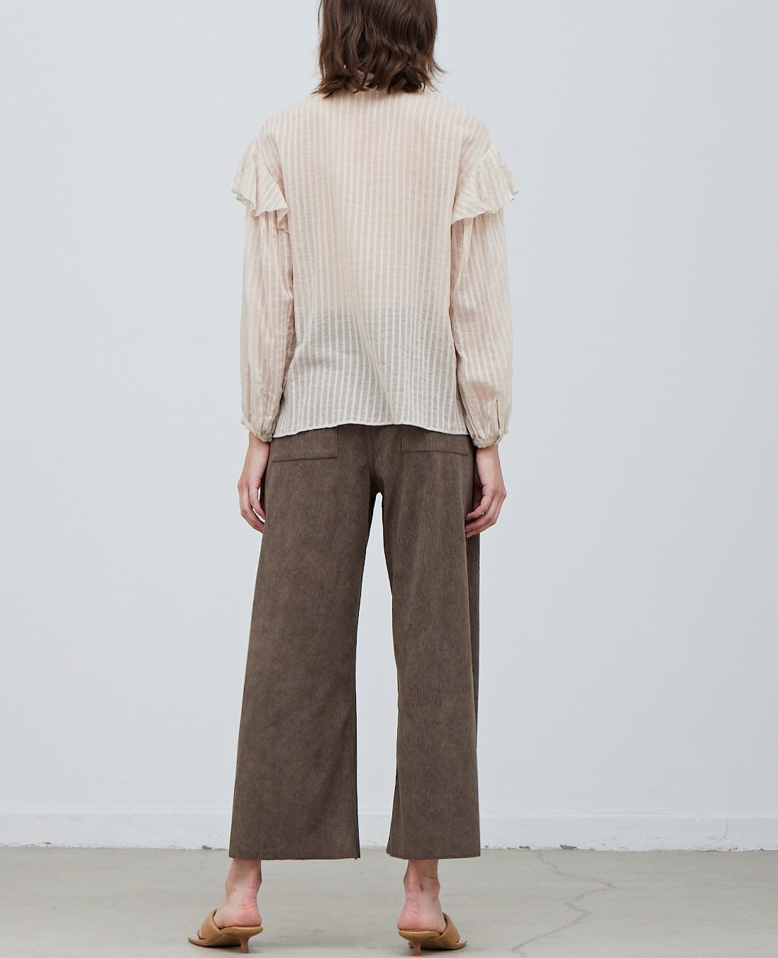 COTTON TEXTURE RUFFLED BLOUSE