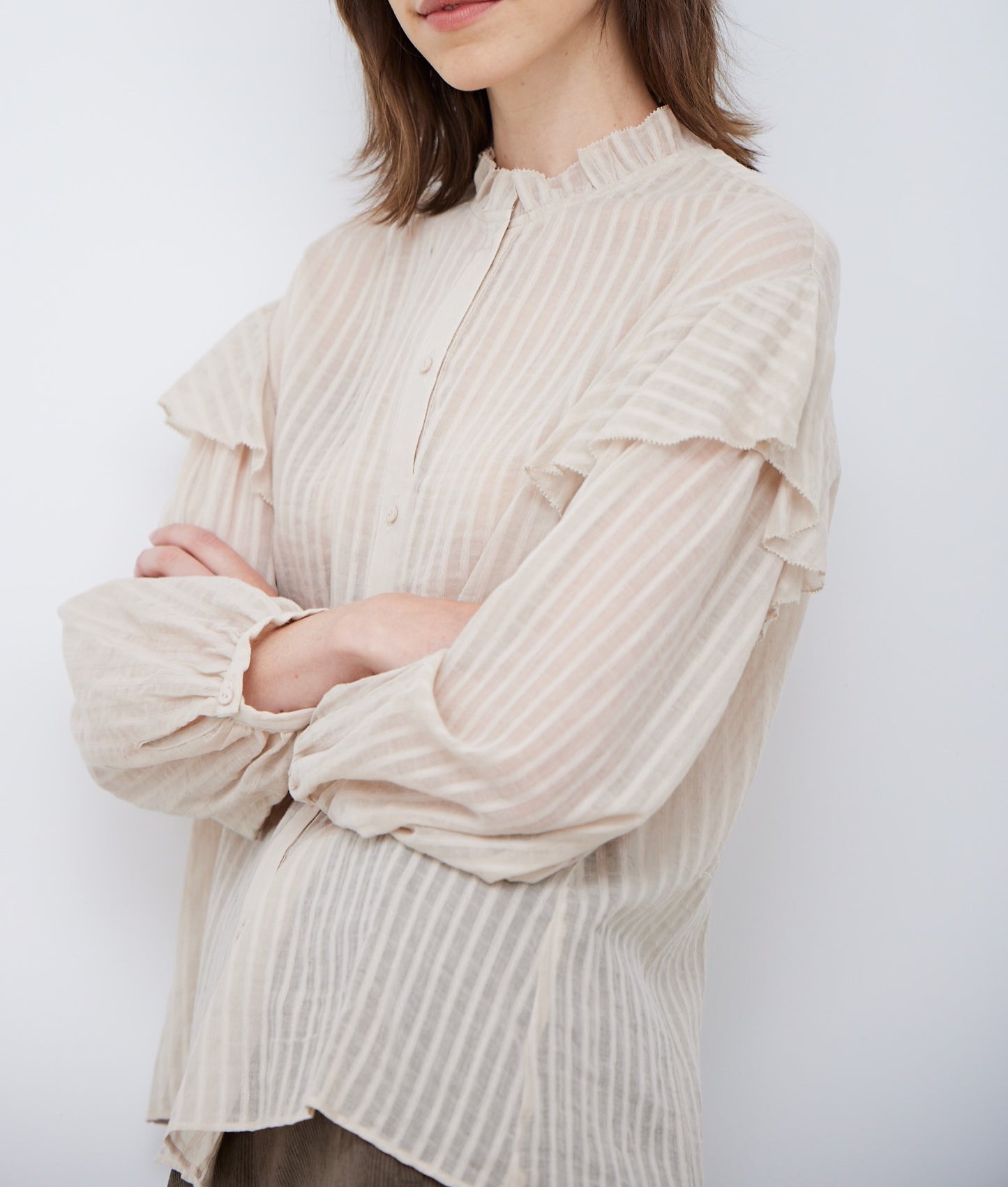 COTTON TEXTURE RUFFLED BLOUSE