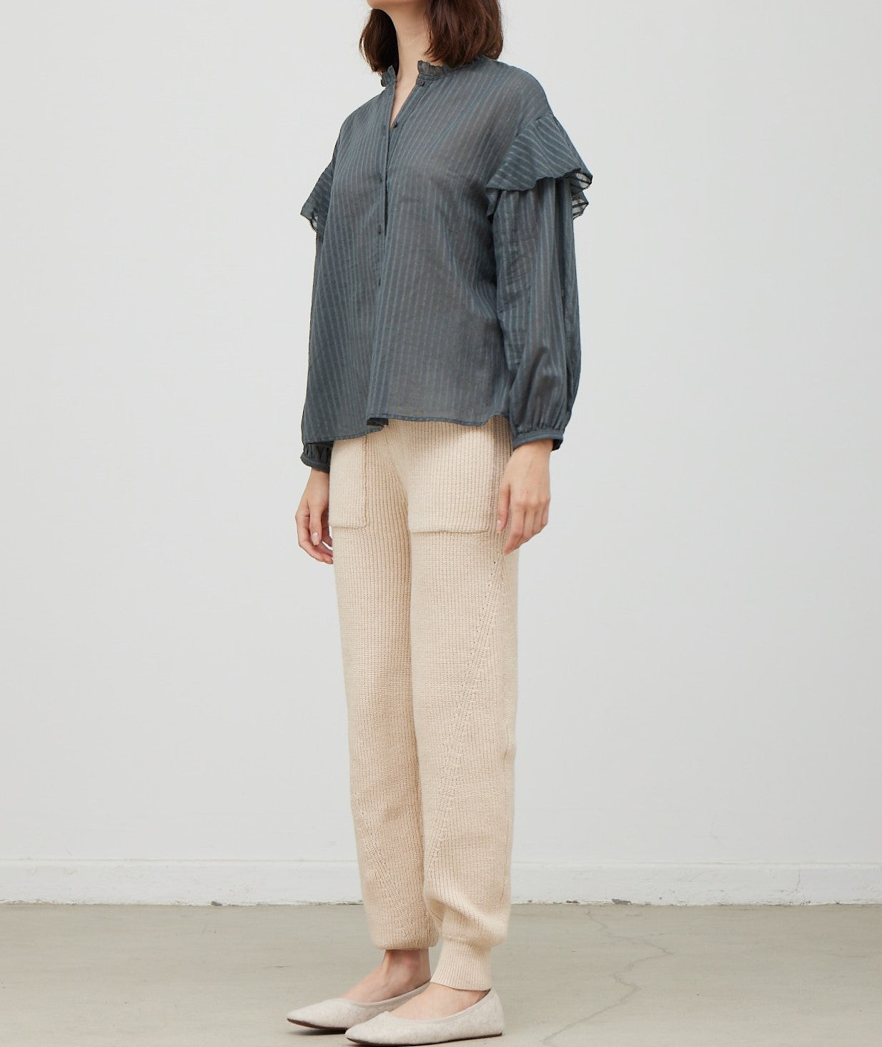 COTTON TEXTURE RUFFLED BLOUSE