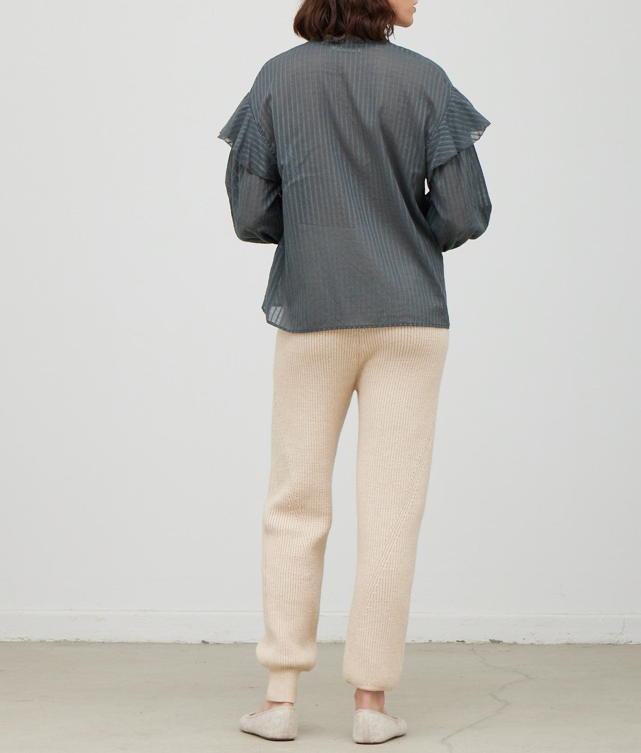COTTON TEXTURE RUFFLED BLOUSE