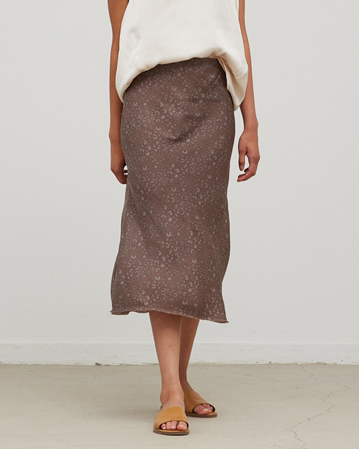 LEOPARD SATIN SLIP SKIRT