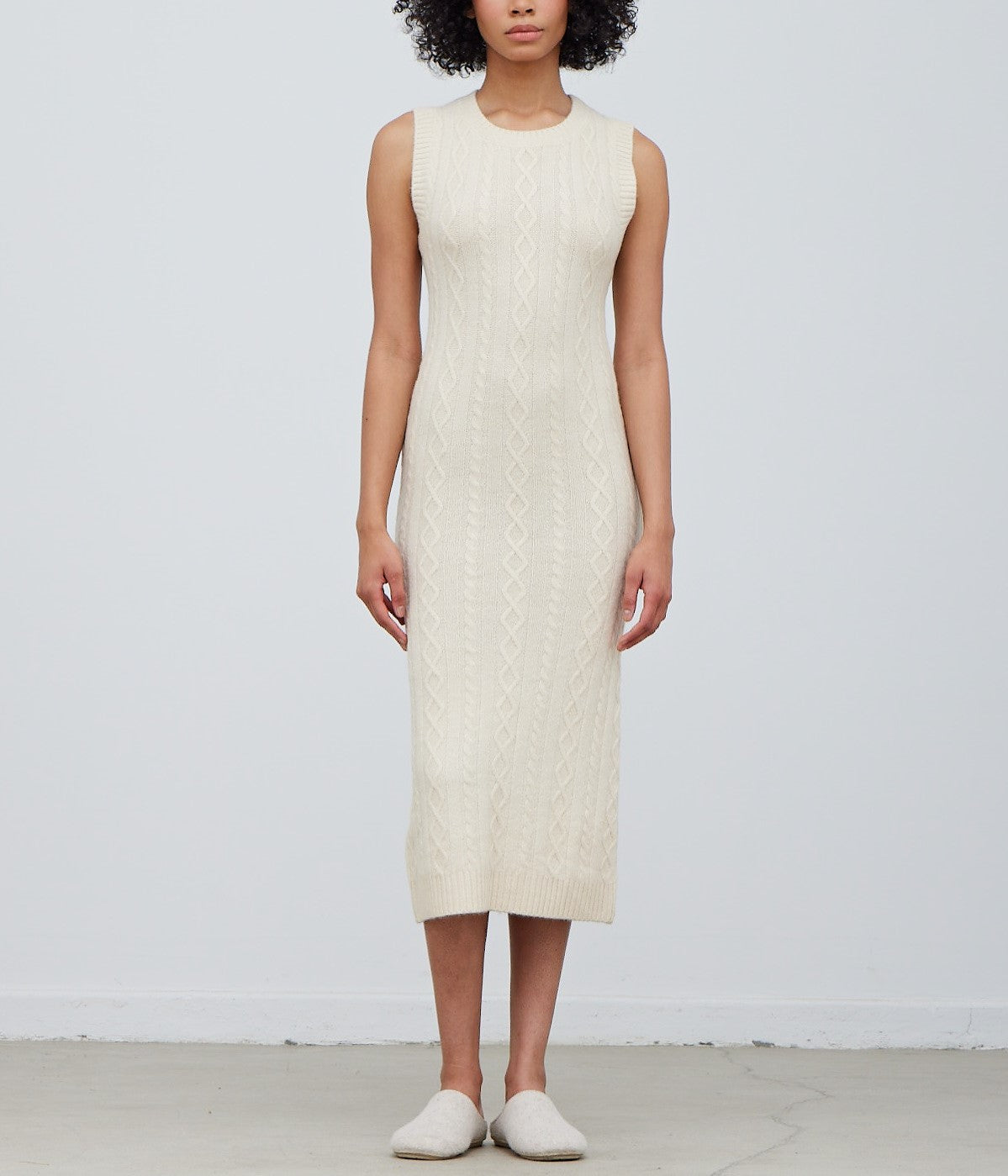 SLEELVELESS SWEATER DRESS