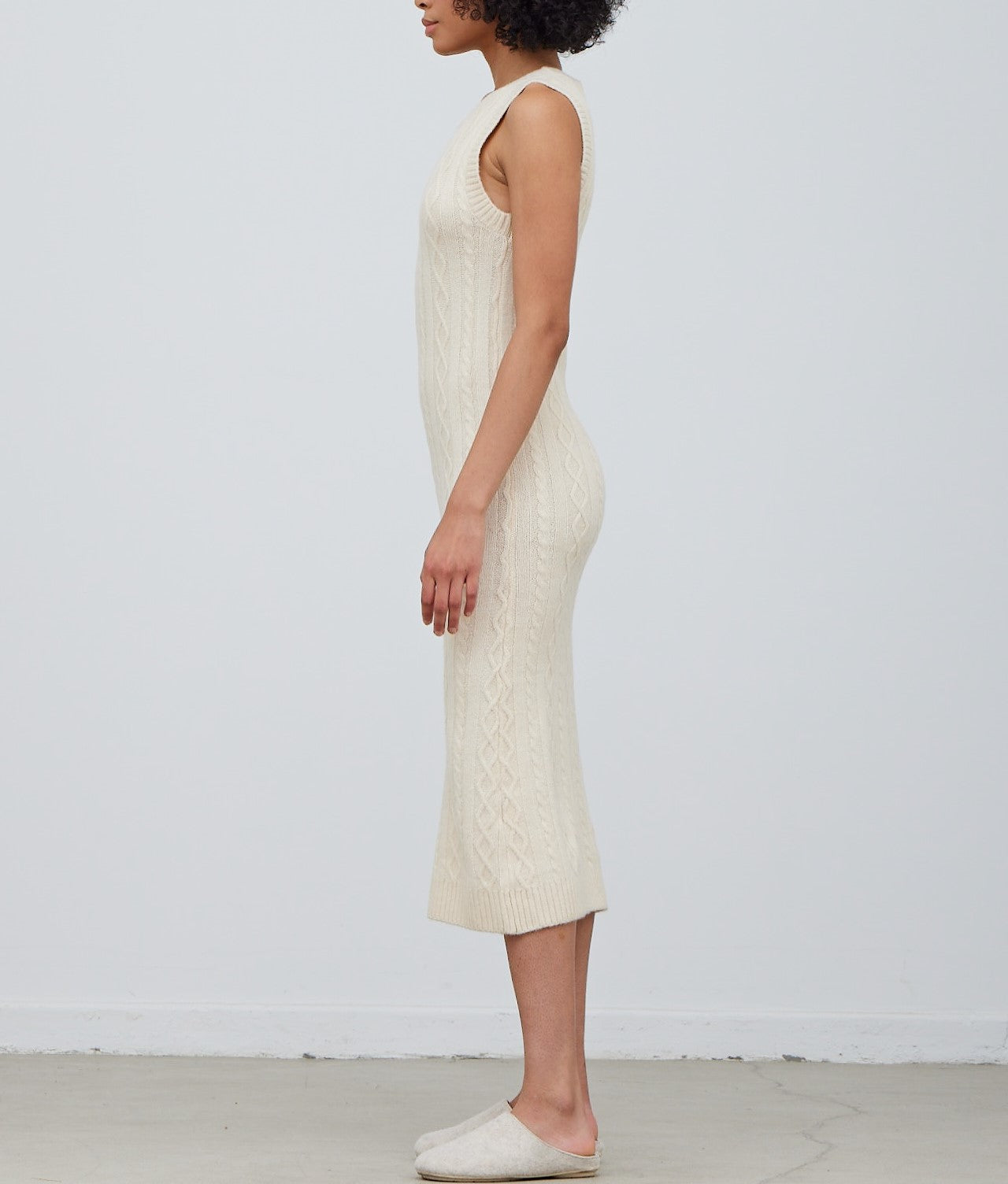 SLEELVELESS SWEATER DRESS