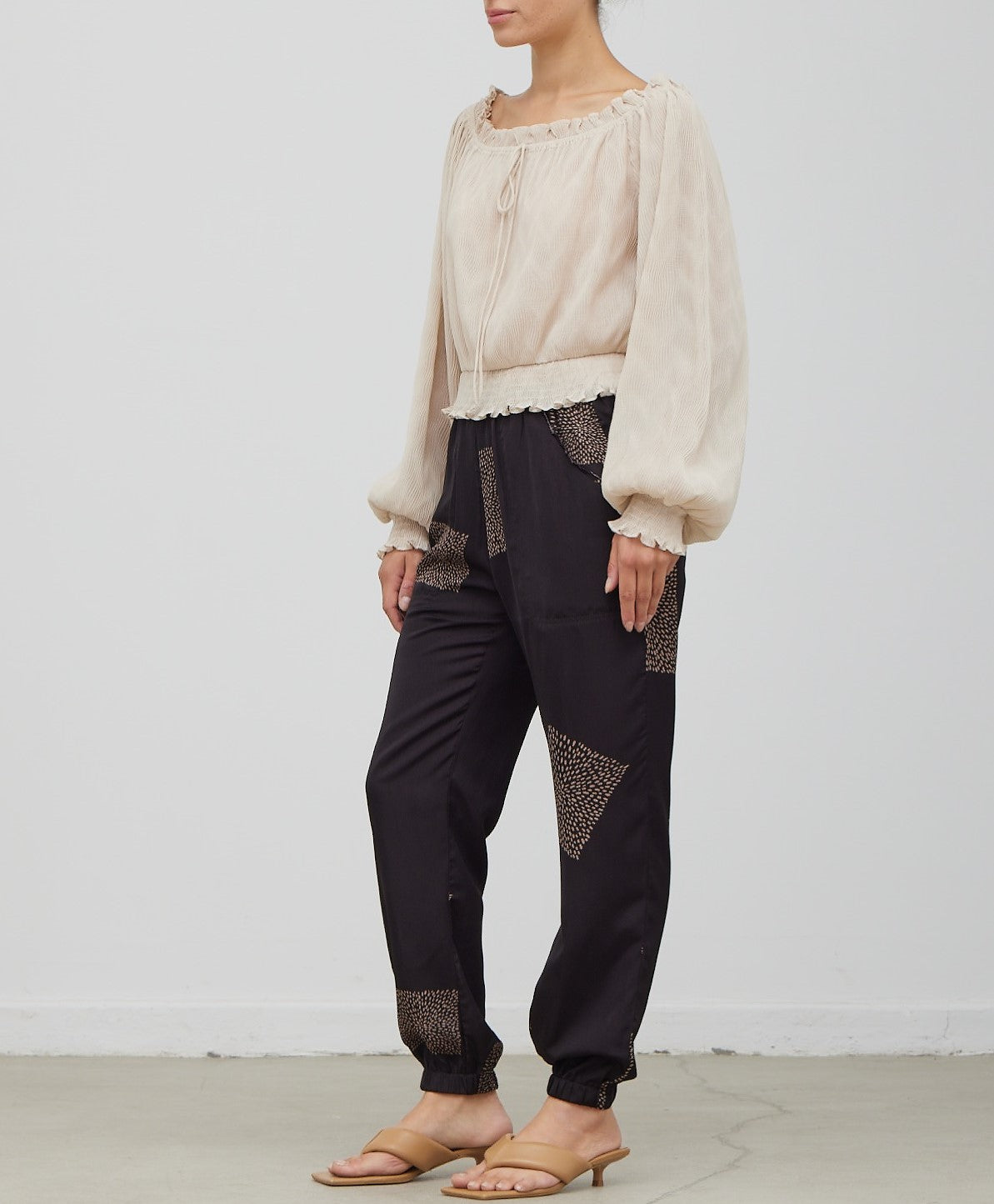 OFF THE SHOULDER TEXTURED TOP