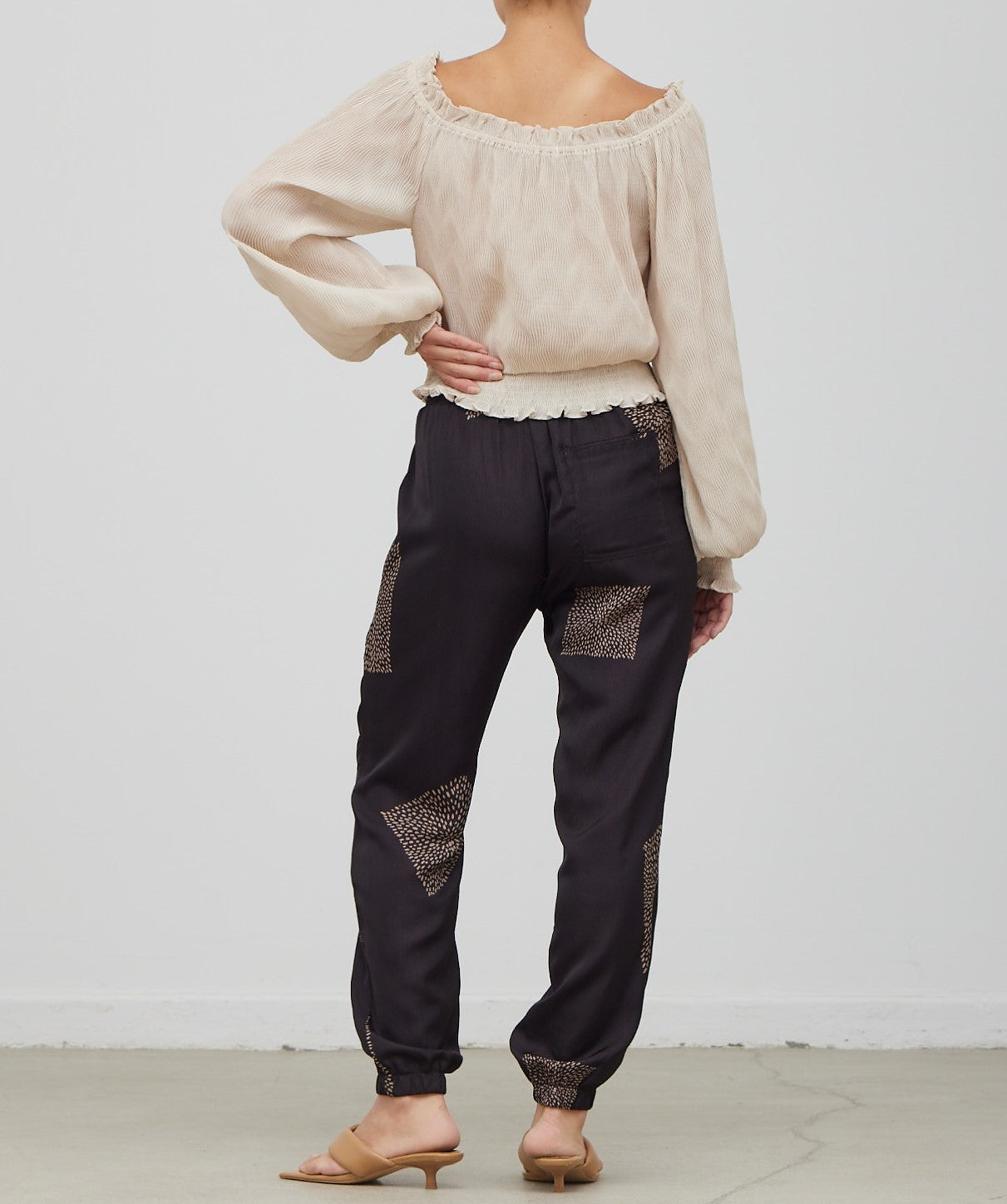 OFF THE SHOULDER TEXTURED TOP