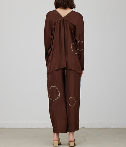 DOTTED CIRCLE SATIN V-NECK BLOUSE