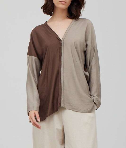 COLOR BLOCKED V-NECK BLOUSE