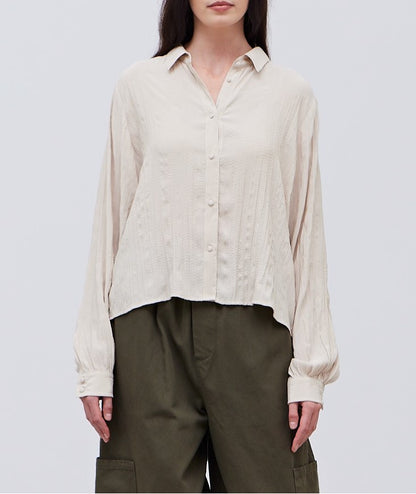 CRINKLE SATIN CROPPED SHIRT