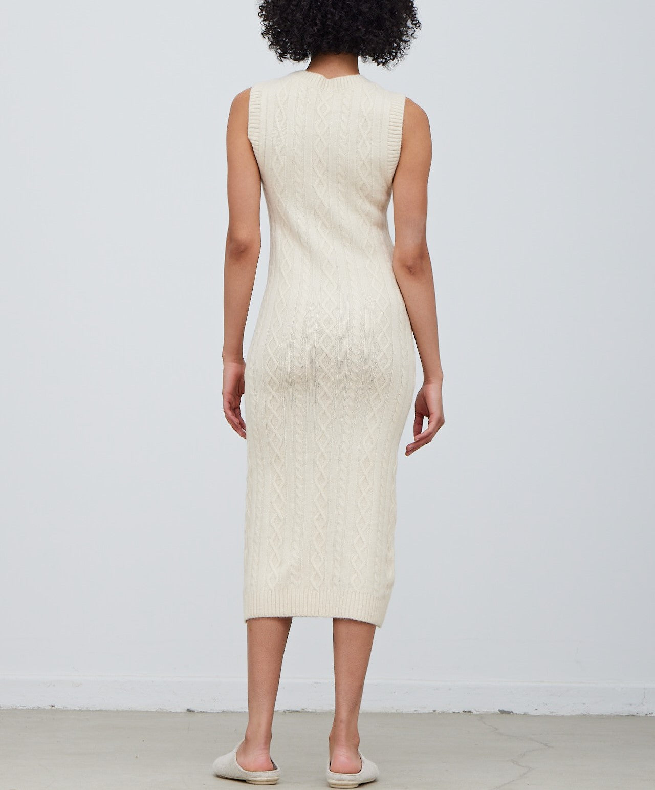 SLEELVELESS SWEATER DRESS